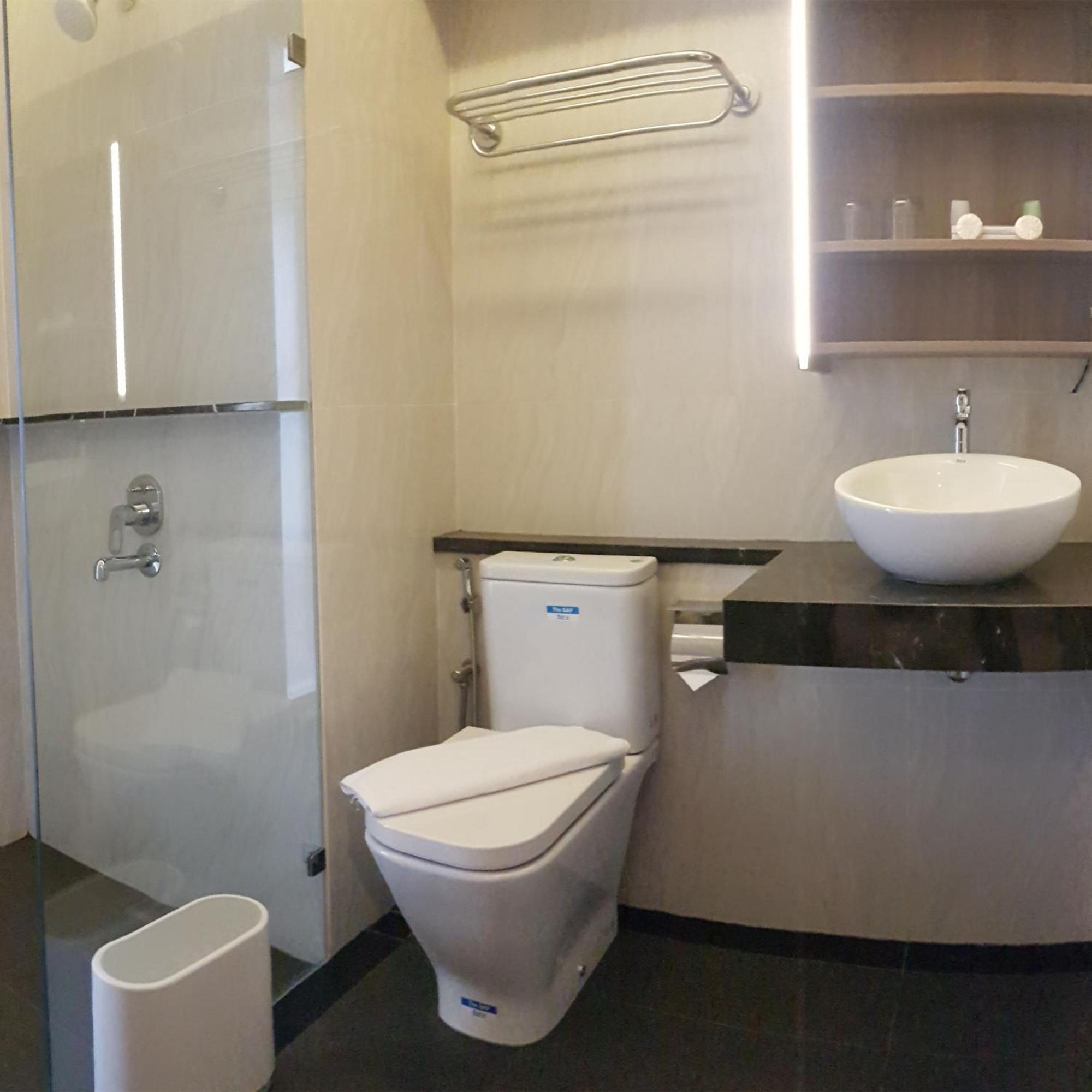 Bening Boutique Hotel Managed By Salak Hospitality Bekasi Buitenkant foto