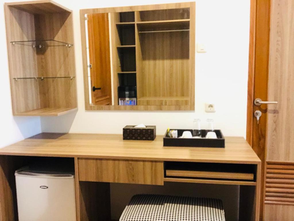 Bening Boutique Hotel Managed By Salak Hospitality Bekasi Buitenkant foto