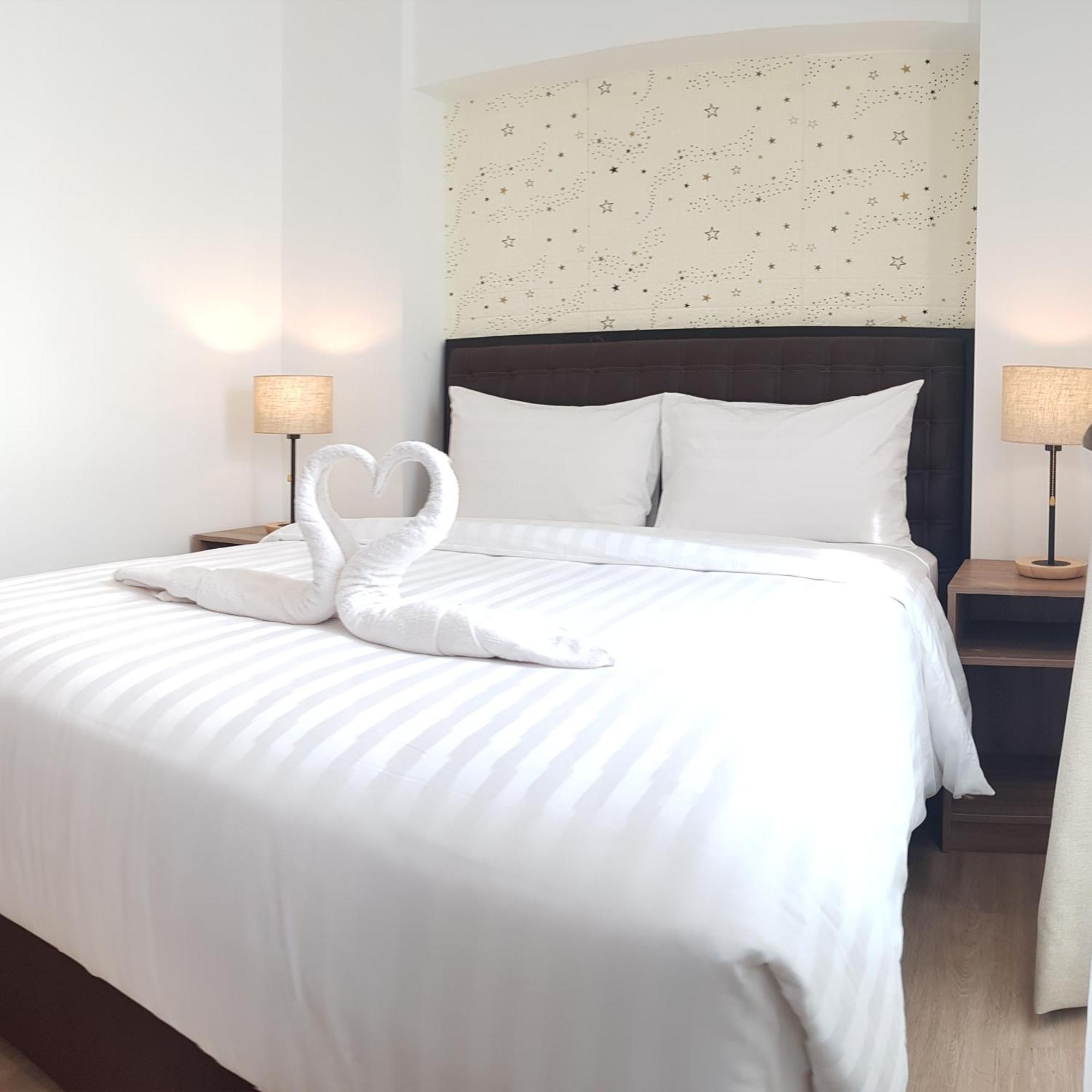 Bening Boutique Hotel Managed By Salak Hospitality Bekasi Buitenkant foto