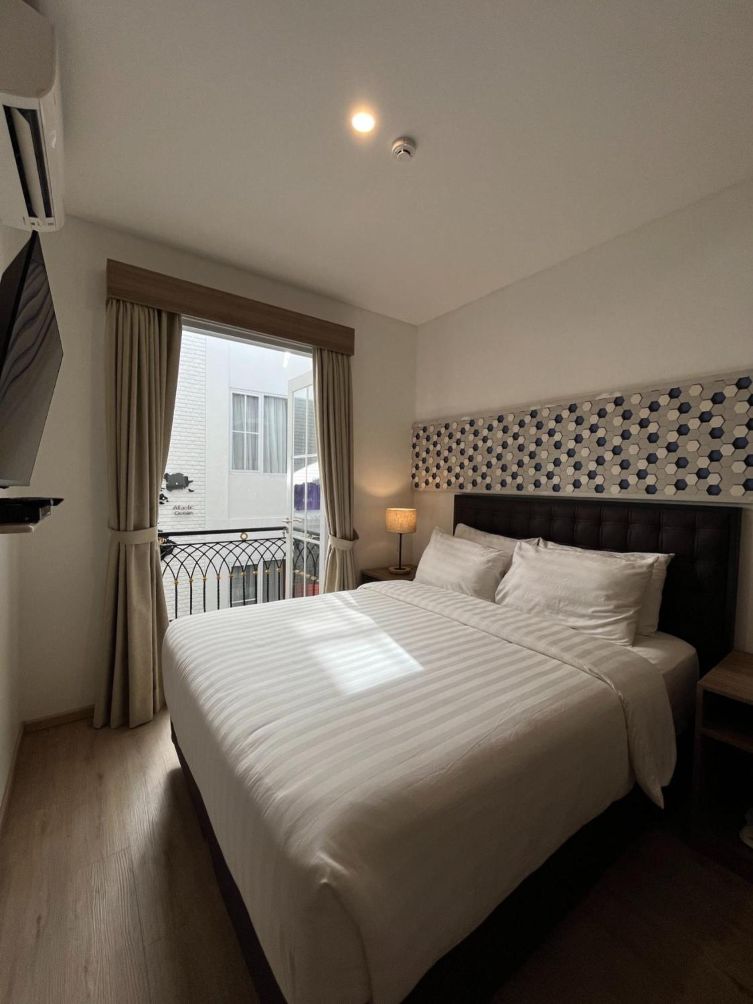 Bening Boutique Hotel Managed By Salak Hospitality Bekasi Buitenkant foto